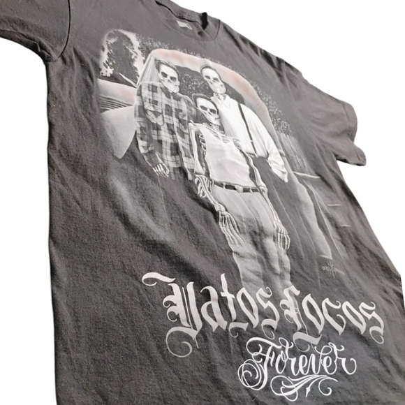 Men's Size Large Graphic T-Shirt Vatos Locos Forever DGA Mexican Skulls BLACK - Picture 8 of 8